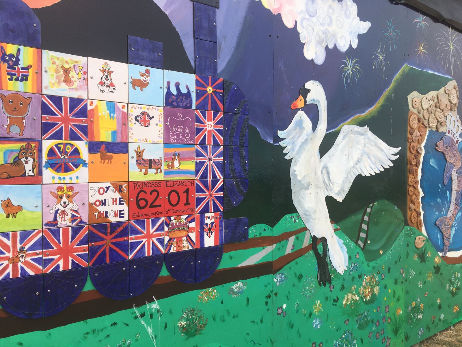 Jubilee Mural in Swanage with painted backdrop and ceramic elements